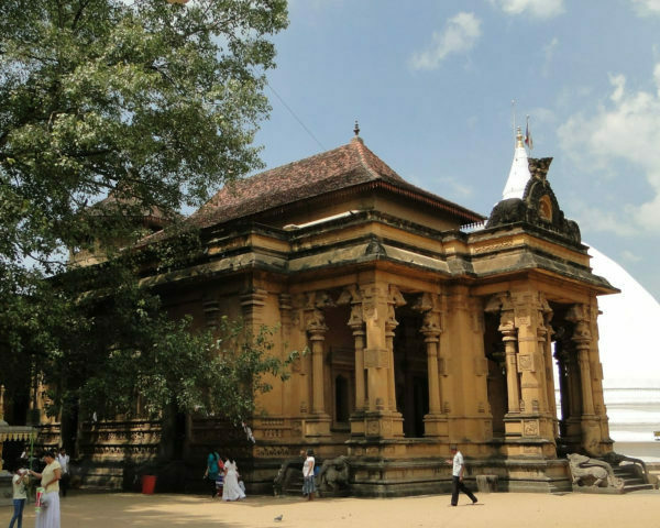 Kelaniya temple