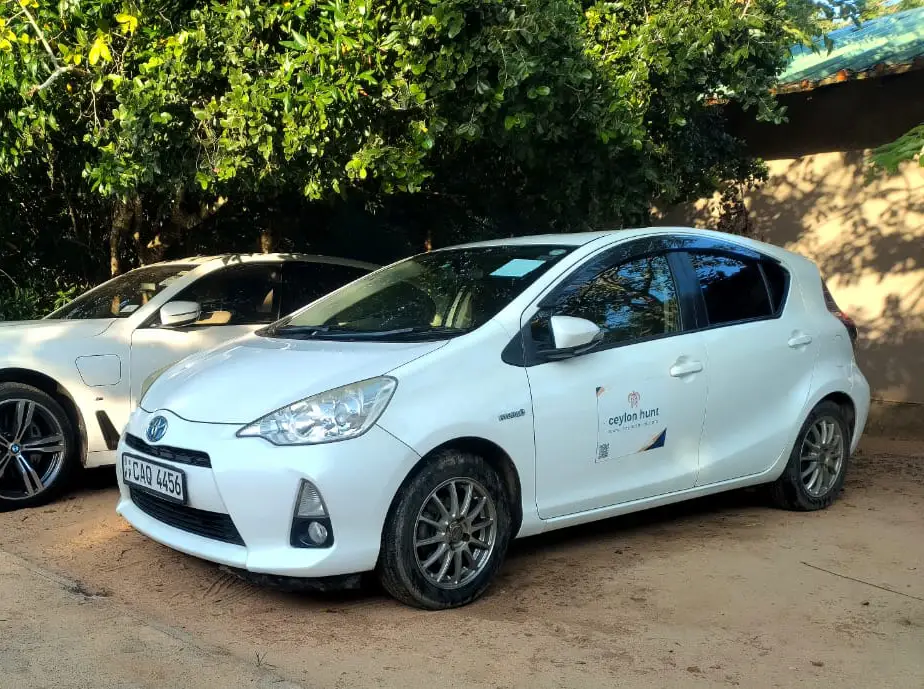 Ceylon Hunt vehicle on an island-wide Sri Lanka transfer