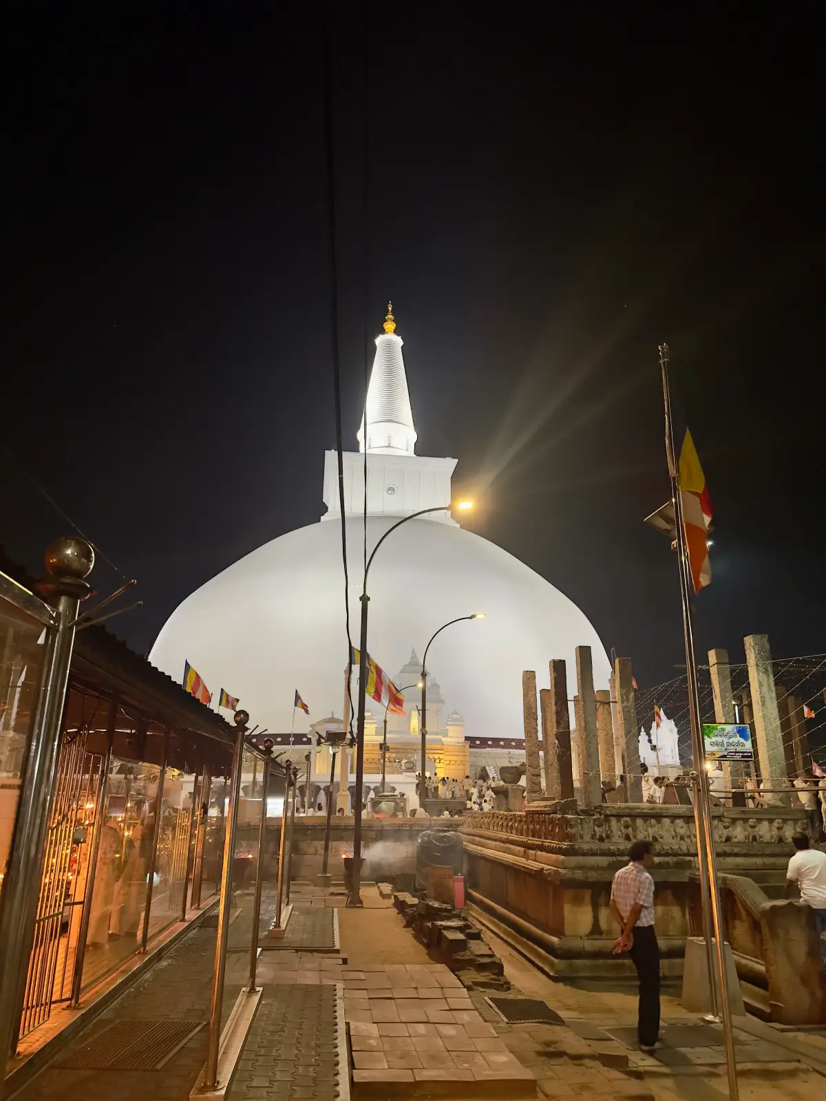 Anuradhapura ancient city — Amazing Sri Lanka tour